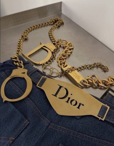 sophiaevaa_'s tweet photo. Dior Logo Plate Jeans by John Galliano 2002 F/W https://t.co/jKBbCnhHvn
