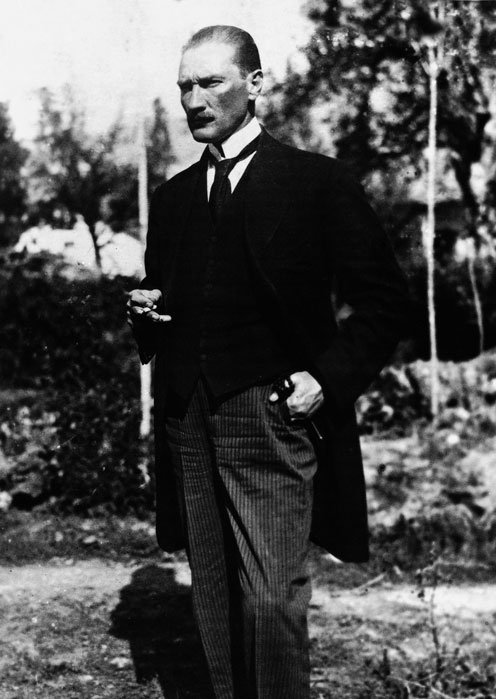 Haber's tweet photo. Türk strateji içerik üreticileri, Atatürk'e sansür uygulayan ve günlerdir özür dilemeyen Paradox'u boykot edeceklerini ortak bir bildiri ile duyurdu. https://t.co/YhCy8GLXyf