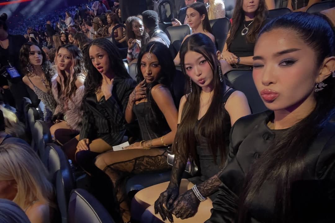 kissmelaforteza's tweet photo. vmas again but not this vmas https://t.co/Njg7SNurUf