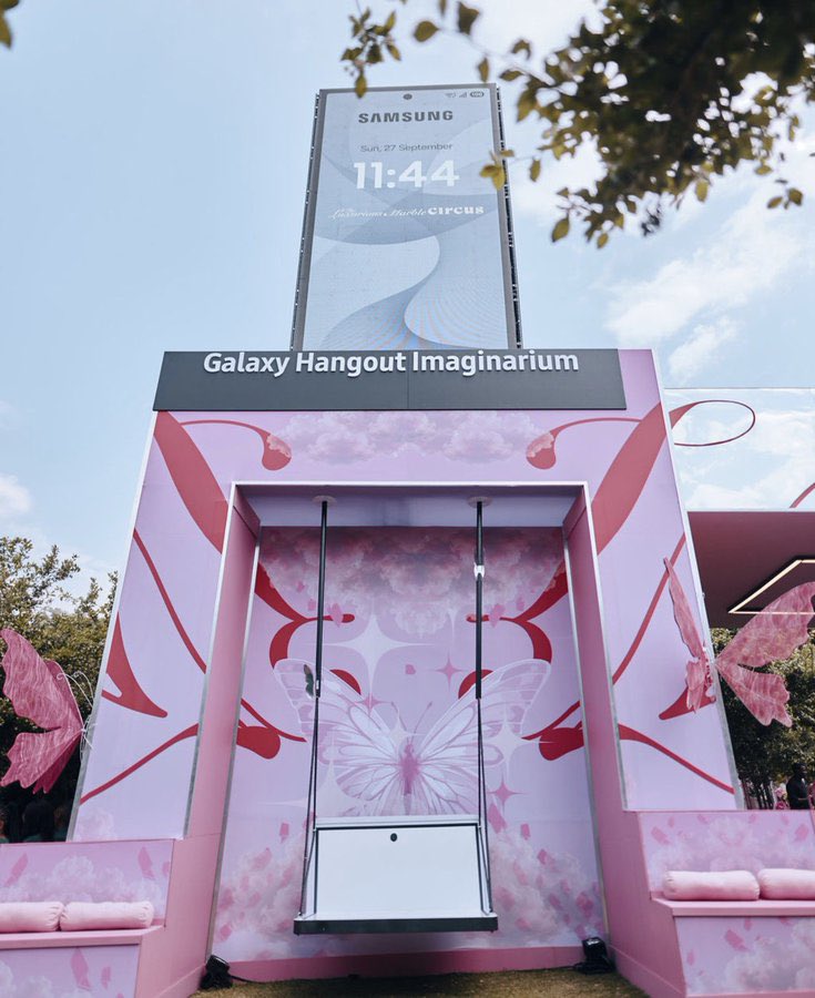 SamDhlam's tweet photo. Kumnandi kwa Galaxy Hangout Imaginairum shame, angifuni ukungasho!
Playing around with the Galaxy Z8 Series is so much fun!
#GalaxyZFold8 #LMC #SamsungMobileSA #AD @SamsungMobileSA https://t.co/9bIYNbX3rg