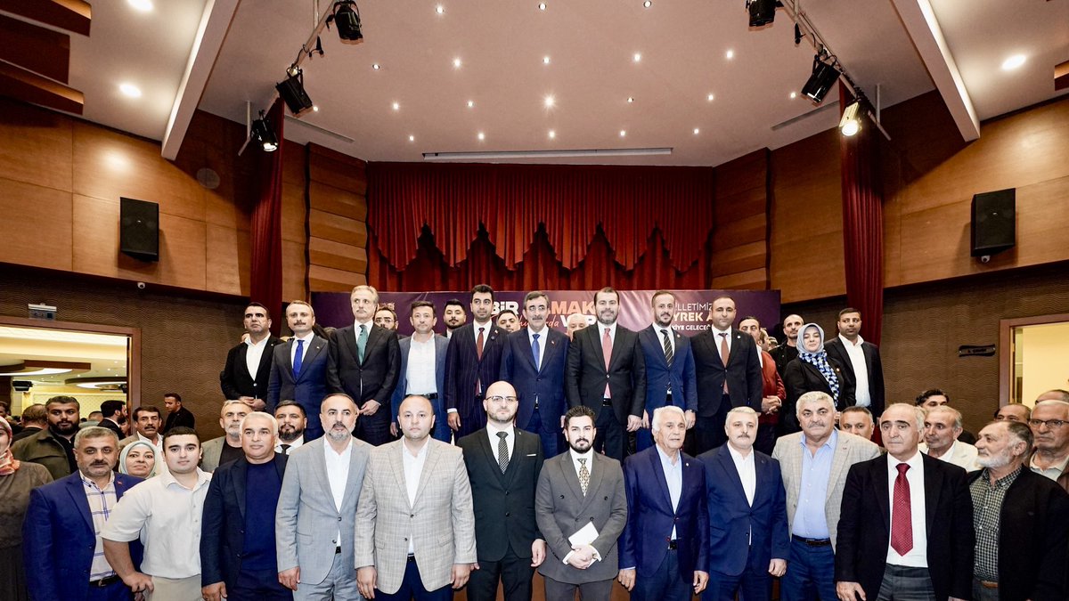 _yusufcoskun's tweet photo. 📍 İstanbul | Tuzla

Türkiye Yüzyılı Buluşmaları kapsamında Tuzla’da, Cumhurbaşkanı Yardımcımız Sayın @_cevdetyilmaz’ın teşrifleriyle hemşehrilerimiz, kanaat önderlerimiz ve gönül dostlarımızla bir araya geldik.

Günün başından bu yana gerçekleştirdiğimiz programlarımızın ardından, birlik ve beraberliğimizi güçlendiren bu güzel buluşmayla Tuzla’daki Türkiye Yüzyılı Buluşmalarımızı tamamladık.

Katılım sağlayan tüm hemşehrilerimize, kıymetli kanaat önderlerimize ve programın gerçekleşmesinde emeği geçen teşkilat mensuplarımıza teşekkür ediyorum.

#TürkiyeYüzyılıBuluşmaları