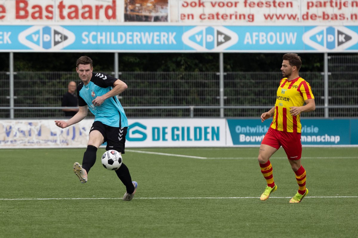 EindeVantWim's tweet photo. Was gisteren bij de topper in 1G tussen @Goaheadkampen en @dsvd1935. Eindstand 3 - 0. Terechte overwinning voor Go Ahead Kampen. Voor DSVD de eerste nederlaag na een lange reeks ongeslagen te zijn geweest. Al mijn foto's staan op mijn Facebook site "Wim van 't Einde Fotograaf". https://t.co/D6RyNISHEf