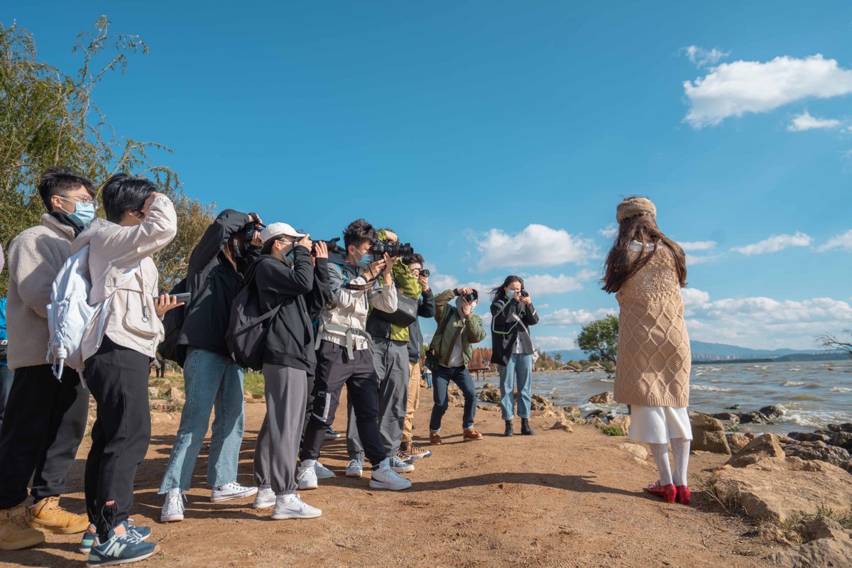 KeelyWildecp2s's tweet photo. Our campus photography club is hosting a street photo walk this Saturday at 10AM! Meet at the main gate—all skill levels welcome, free film rolls for first 20 sign-ups. Link in bio to RSVP ， https://t.co/Dw5CdMvIUC