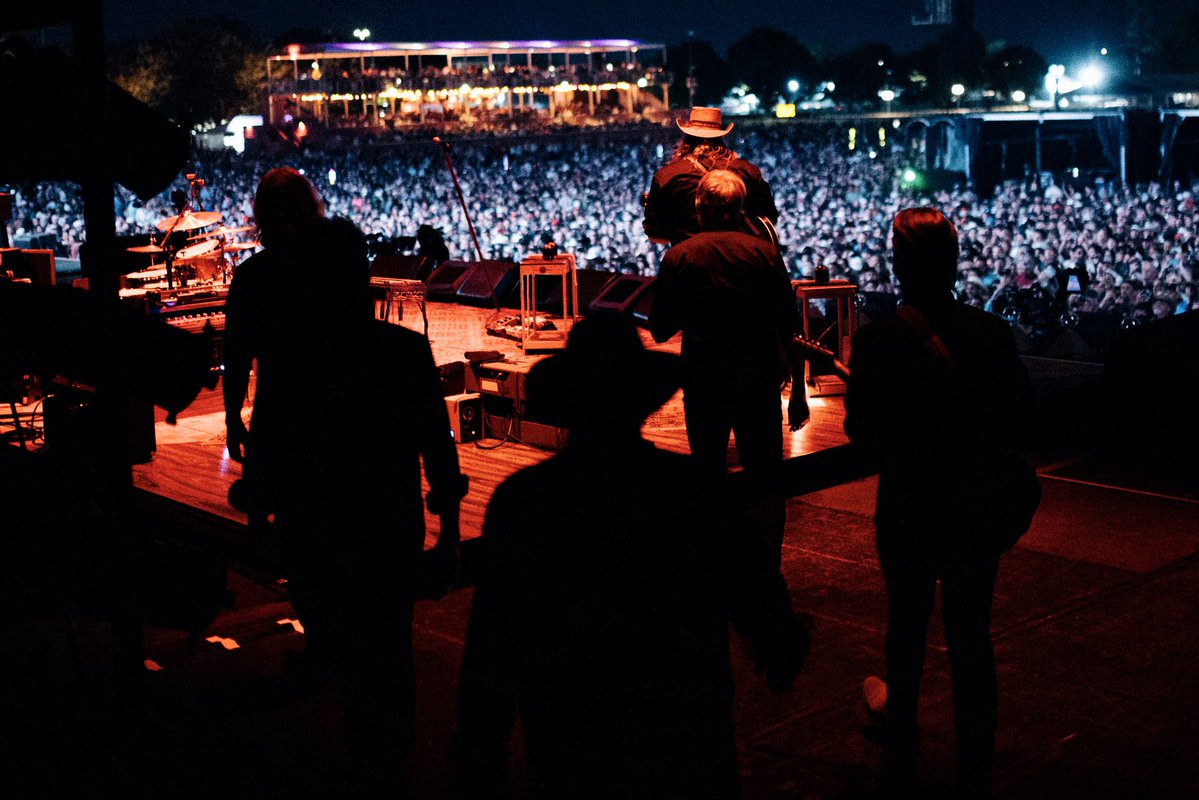 ChrisStapleton's tweet photo. Louisville, KY • 9.26.2026
@andbeyondfest 

📸: @andybarron &amp; Mary Caroline Russell https://t.co/JJ7pAVY90a