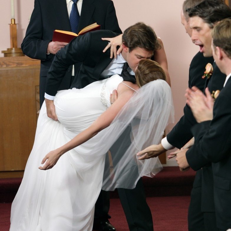 DunderMifflinAS's tweet photo. On this day in 2009, Jim and Pam ran away to Niagara Falls and got married. https://t.co/m27NsHHB7k