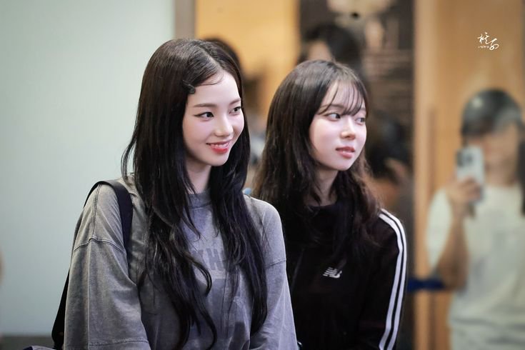 fairys_update's tweet photo. ㅤㅤㅤㅤㅤ░˚ ֪֪֪ ◍♡𓂃 𓈒۫🧵🪡 ๑ ｡˖ ۪˚⊹ ₊

                                  𓊆𔘓𓊇 UPDATES

                         ⿻◖ .𓏲꒷ ۪❀︶֪︶֪︶֪🧚🏻‍♀️𔘓࣪

❤️: Lara e Miso foram vista a caminho de Paris juntas !

                       ❝fairy's_yoo❞ㅤㅤㅤㅤㅤㅤㅤㅤㅤㅤㅤ https://t.co/PtT73ekLW1