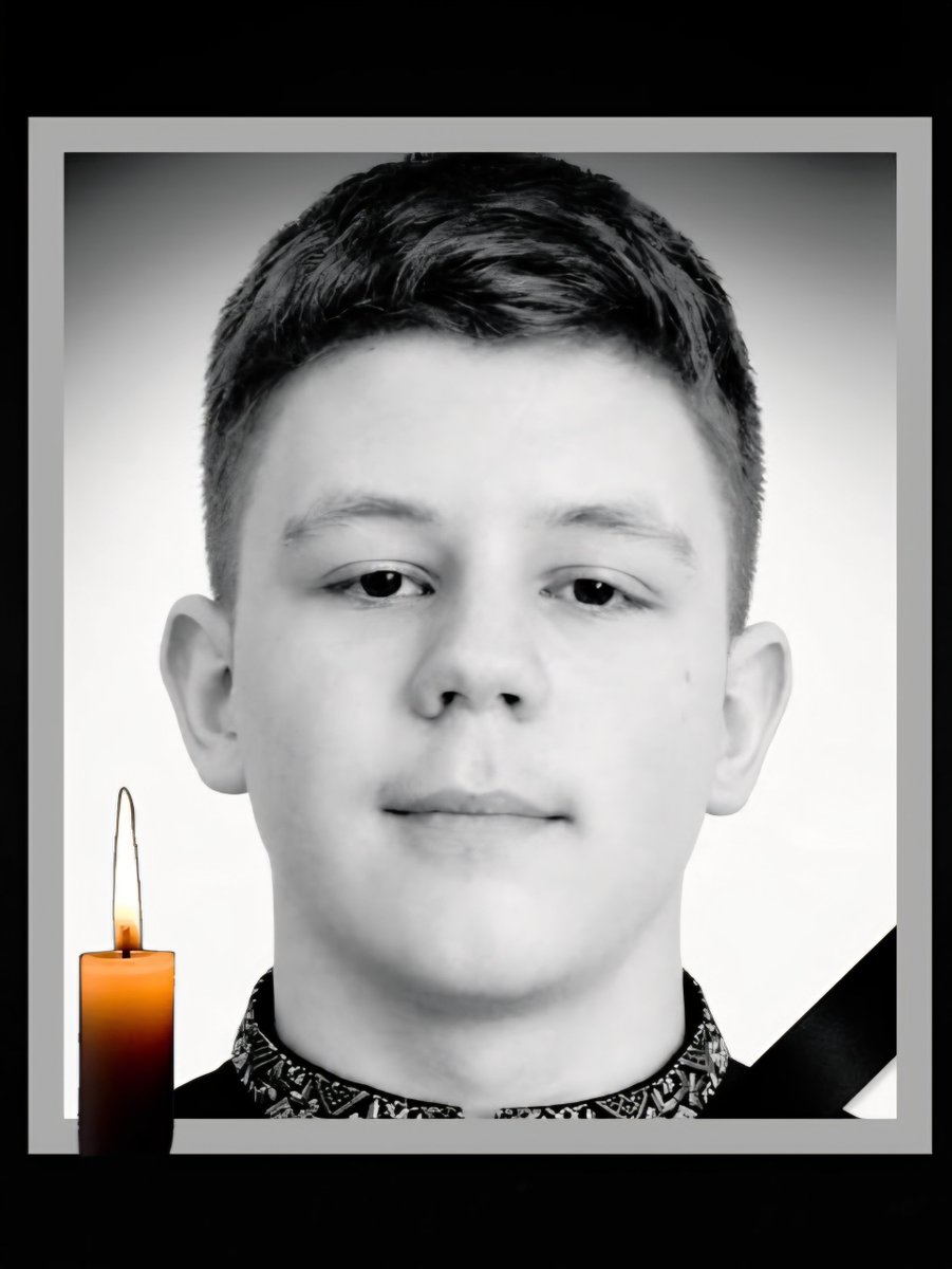 CrimeanVoyager's tweet photo. This is Oleksandr Tsiatska.

He was only 13.

russia killed him.

On September 21, russian forces struck Katerynivka in the Lozova community, killing his mother and leaving Oleksandr with burns covering around 60% of his body.

He died in hospital today. 

Sashko was a bright, kind and sincere boy.

Now he and his mother are together again.

Not because they should be.

Because russia killed them.