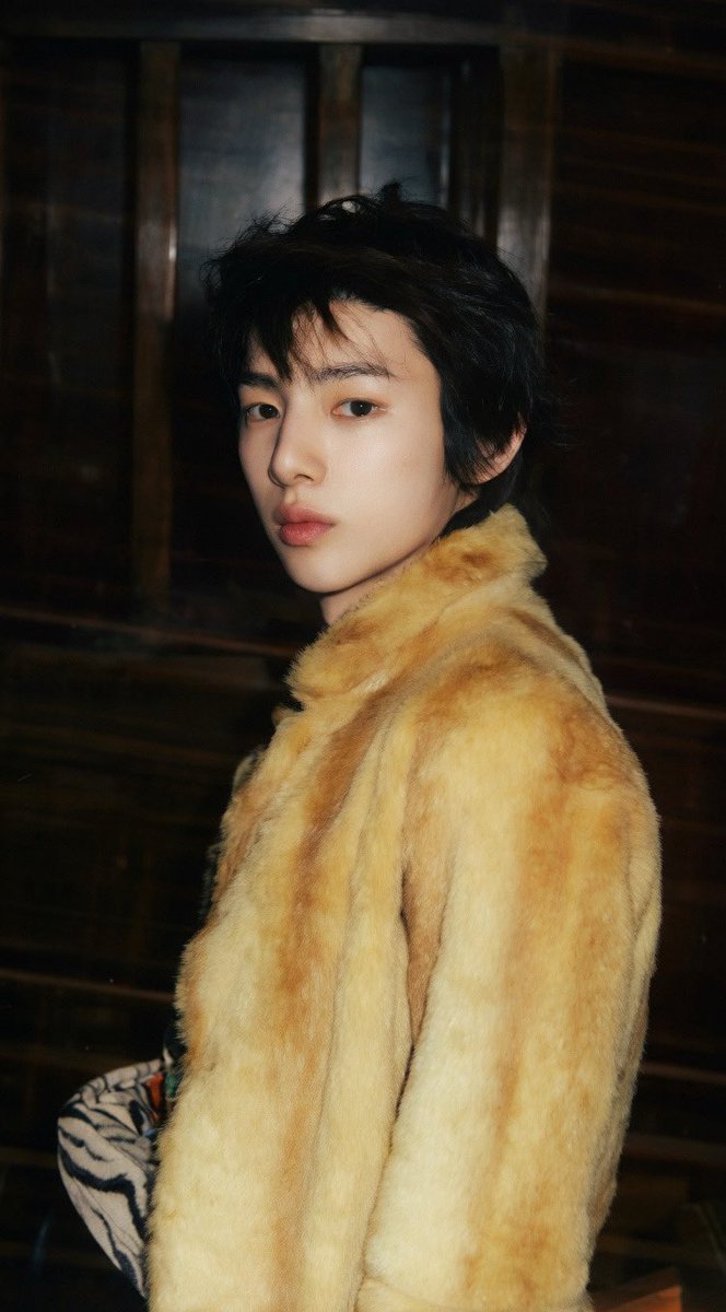 d08ight's tweet photo. #주훈 too pretty to be real, like a porcelain doll https://t.co/gyaKhHUSdV