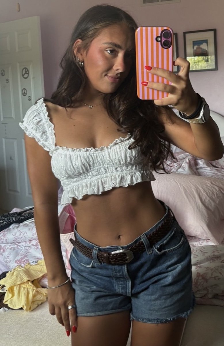 BGElitee's tweet photo. Anyone tribbing irl sluts? Which would you pound? NL. Comment or dm https://t.co/bmhPmBKuOR
