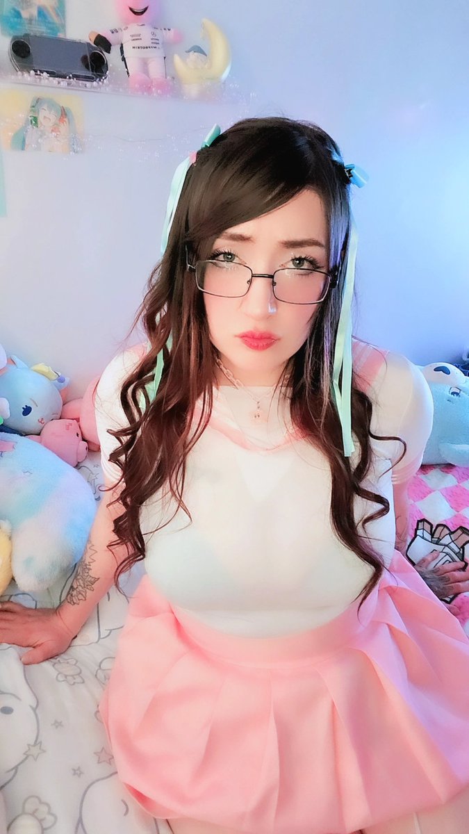 SamantaOwO's tweet photo. Que tal va el domingo?😗
Yo ando con dolor de cabeza unu 🤕 me hace falta cariño en el pelo para que se me pase el dolor 🥺 https://t.co/Yrf73W1Dqn