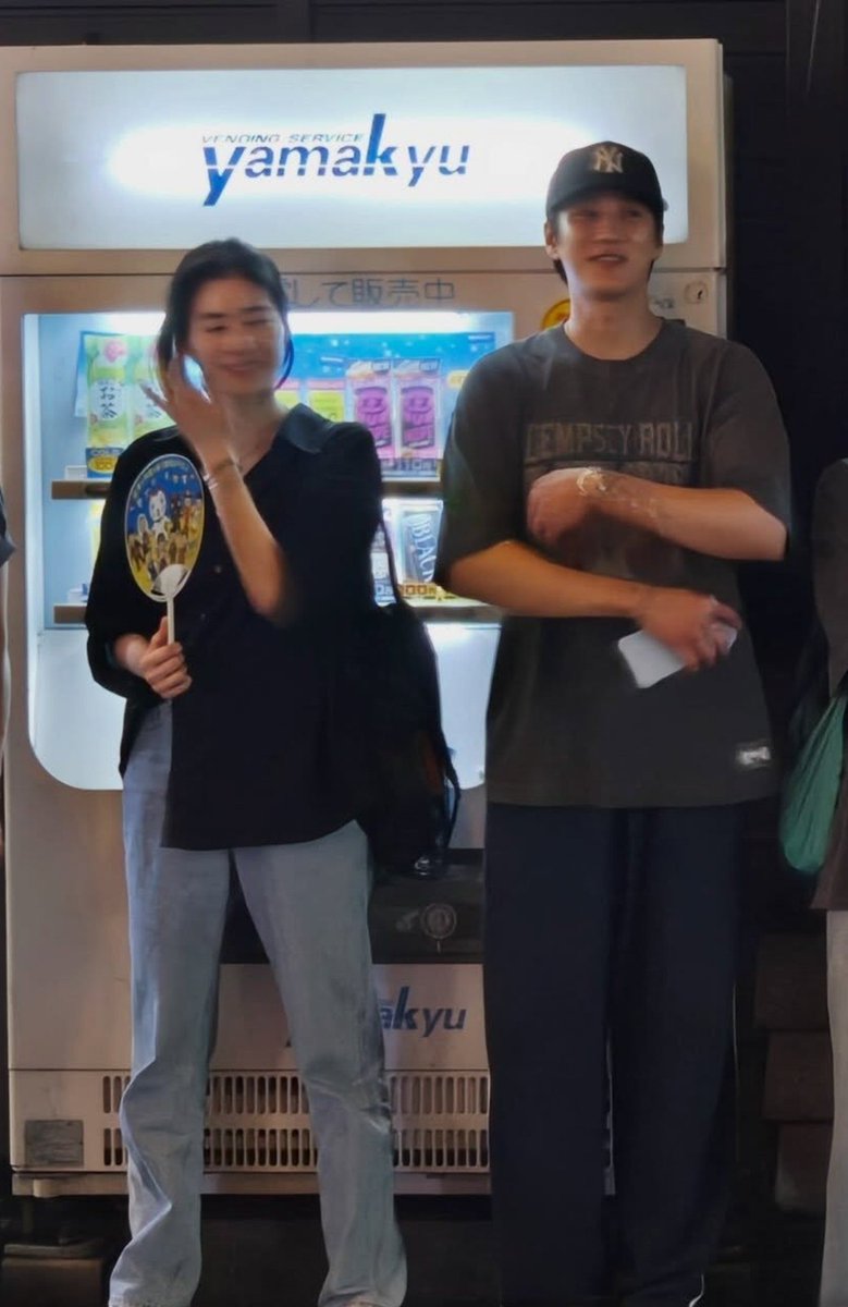 Hadeer183's tweet photo. the height difference is always win ❤️‍🔥😍🤏 https://t.co/1MLYHDWIt5
