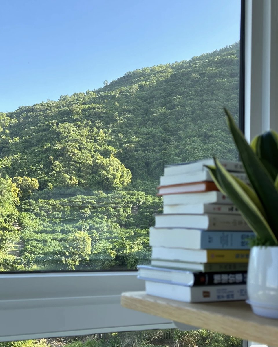SeemaAksoy's tweet photo. Small daily habits make big health wins: 10 mins of stretching after waking up + 8 cups of water a day = more energy and less fatigue. Try it for 1 week! https://t.co/tsoVl8NugM