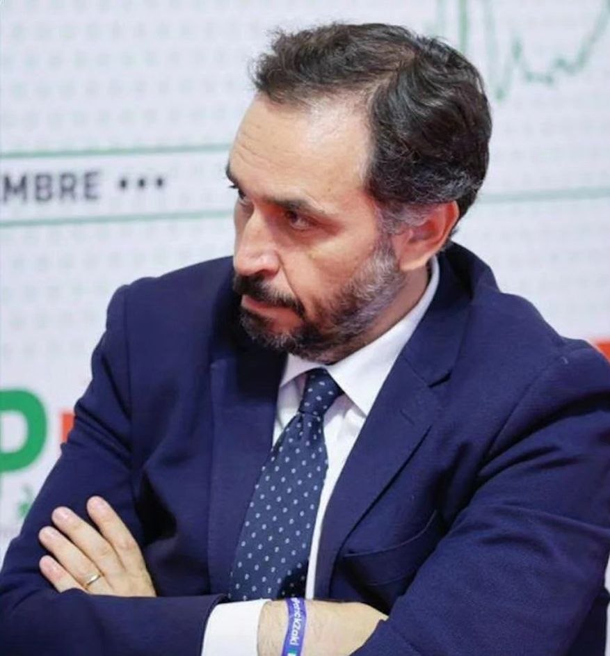 politicareit's tweet photo. Il senatore dem Filippo #Sensi avverte la segreteria
“Non siamo noi i nemici di @ellyesse. Stia attenta a chi nel partito tifa più per @GiuseppeConteIT che per lei”. https://t.co/blurawHsKo