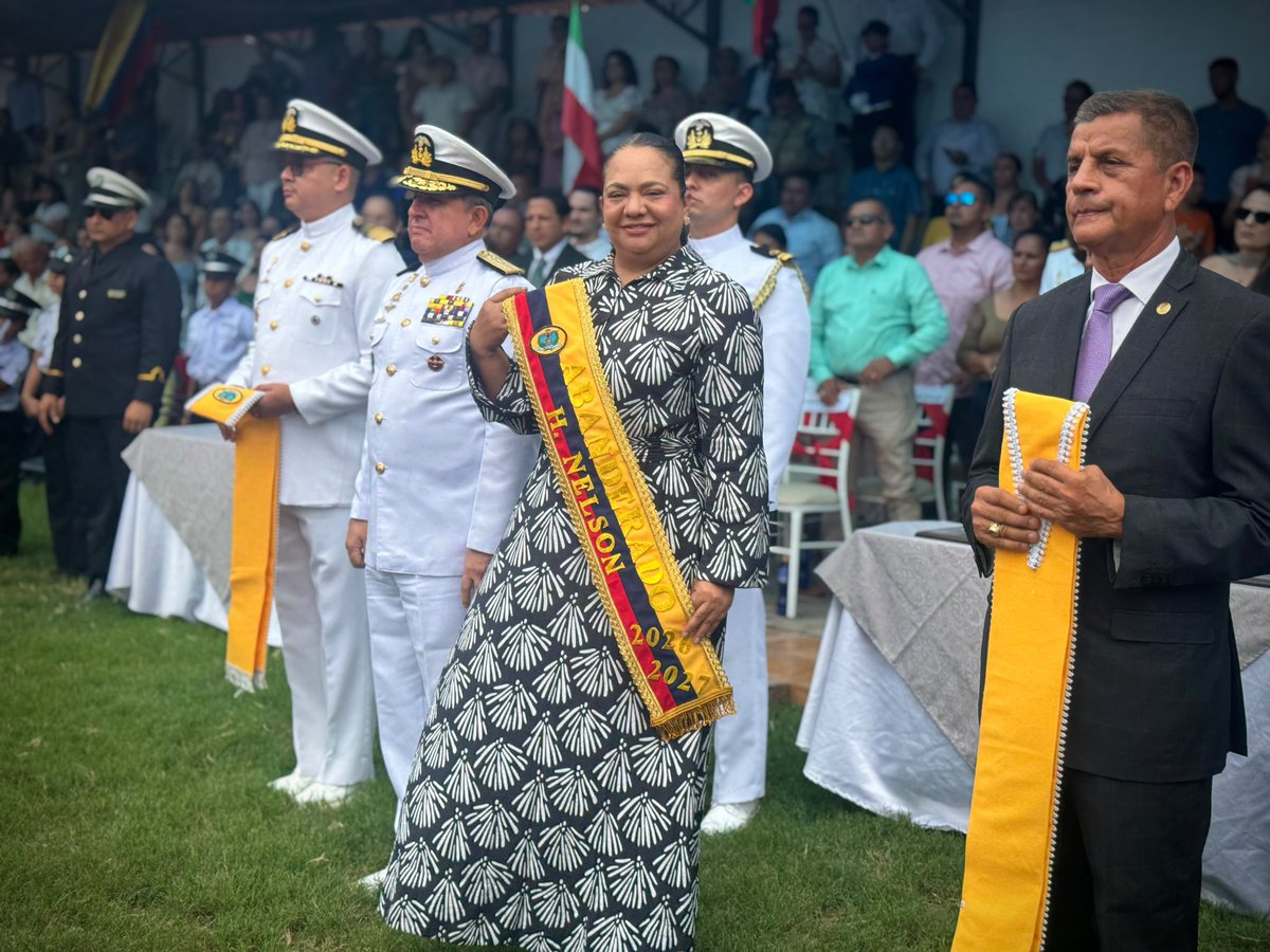 GoberManabi's tweet photo. Con el objetivo de conmemorar y rendir homenaje a nuestro símbolo patrio, la gobernadora de Manabí, participó en la Ceremonia de Juramento de Bandera en la Unidad Educativa Particular Almirante H. Nelson. Un acto cívico que fortalece el respeto por nuestros símbolos nacionales. https://t.co/yFQNs64dZC