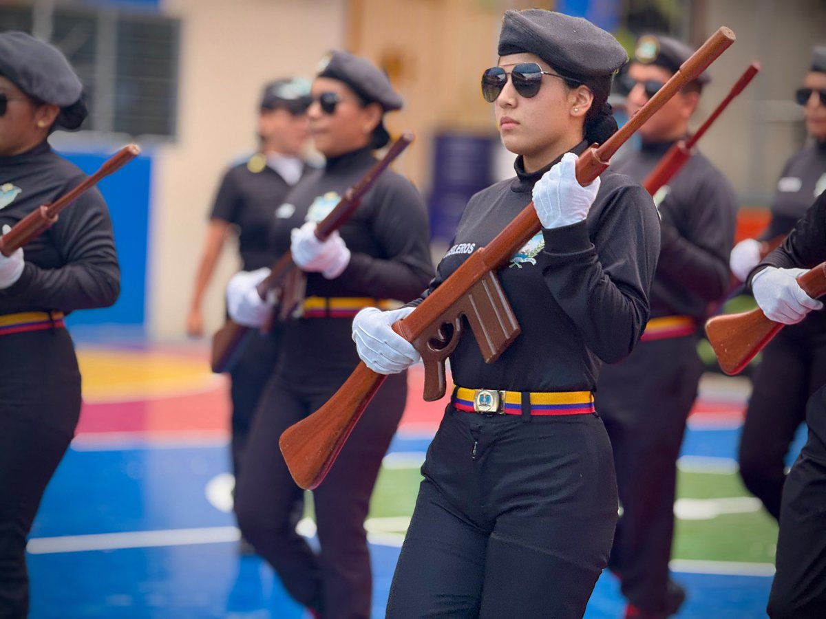 GoberManabi's tweet photo. Con el objetivo de conmemorar y rendir homenaje a nuestro símbolo patrio, la gobernadora de Manabí, participó en la Ceremonia de Juramento de Bandera en la Unidad Educativa Particular Almirante H. Nelson. Un acto cívico que fortalece el respeto por nuestros símbolos nacionales. https://t.co/yFQNs64dZC