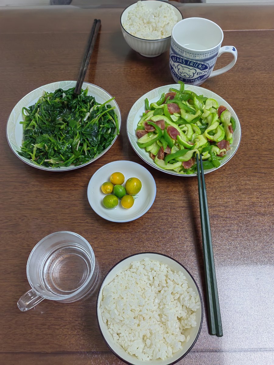 SherrellNiodeh's tweet photo. Hoy cocino solo arroz y verduras, no necesito salir mucho, mi pequea cabaa en la ciudad ya es mi felicidad.， https://t.co/mWKpmNnVbh