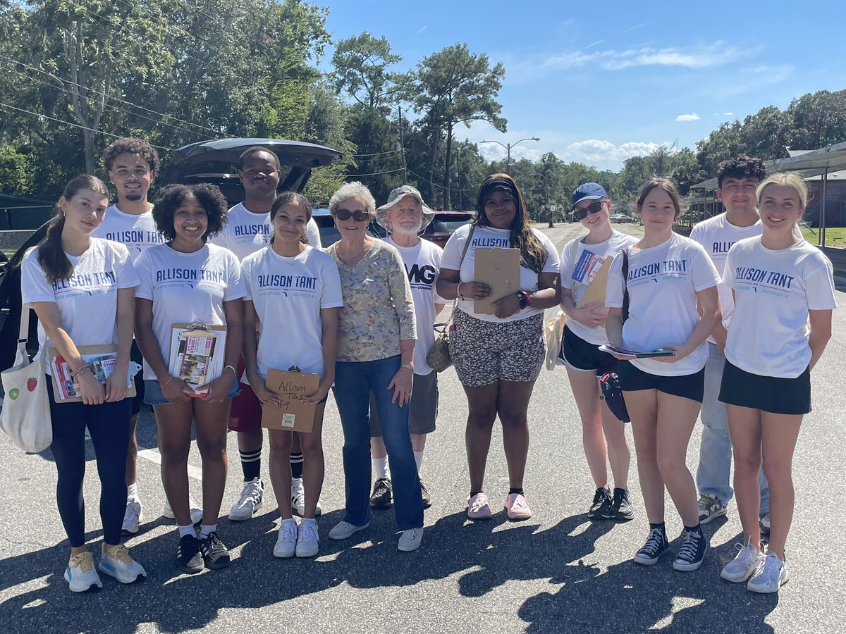 AllisonTantFL's tweet photo. Thank you to all these great folks for showing up to door knock! https://t.co/CmYrkYHS9a