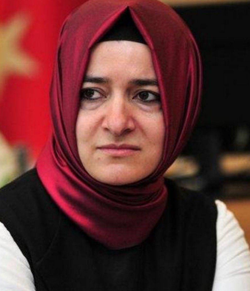 dexosrie_0Ov51I's tweet photo. Çirkin, nursuz, harami, hırsız, kendine tapan, ahlaksız ve hesap vermez. Kötü 100 sıfat varsa 99'una sahip bir kadın. Siyasal İslam bir kadın olsaydı adı, cismi ve görüntüsü Fatma Betül Soyan olurdu. https://t.co/RhkwOeRKKN