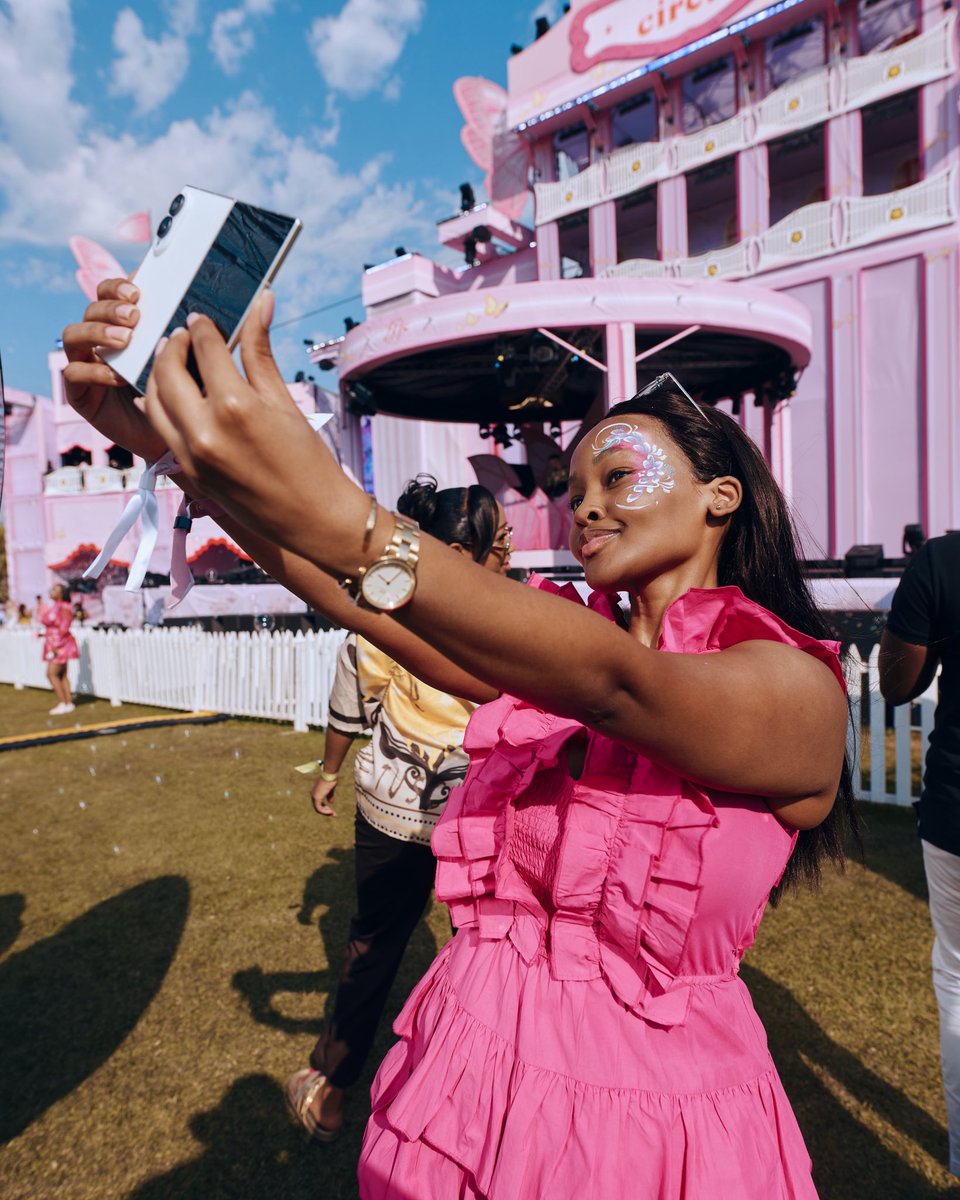 SamDhlam's tweet photo. I decided to match the pink theme at #LMC x Galaxy Hangout Imaginarium today ๐คญ๐
Again I had SO much fun playing around with the #GalaxyZFold8 Ultra ke ๐
@SamsungMobileSA #AD #SamsungMobileSA https://t.co/9OTHAcQYAG