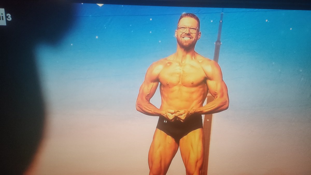 unoenessunoe's tweet photo. Il paradosso americano, una cultura basata sui cibi processati che rendono le persone obese. Allo stesso tempo l'ossessione per il corpo: ecco il fiorire dei #farmaci per dimagrire che colpiscono gli #ormoni , perché se sei grasso sei uno scarto #presadiretta https://t.co/gztAznuL4y