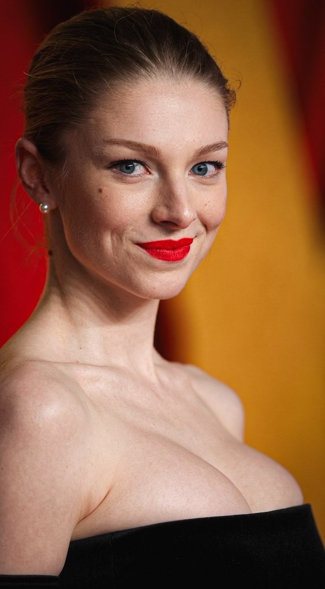 ActressMarvels's tweet photo. You’re sick if you find Hunter Schafer attractive. https://t.co/7D0pGDlcLB
