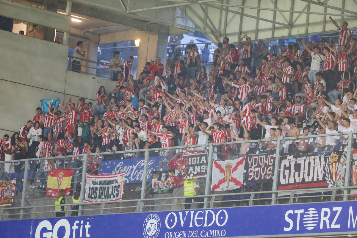 RealSporting's tweet photo. 🔴⚪ ¡Presentes! 🌊

#RealOviedoRealSporting 
#LALIGAHYPERMOTION https://t.co/EyD08RxT2a