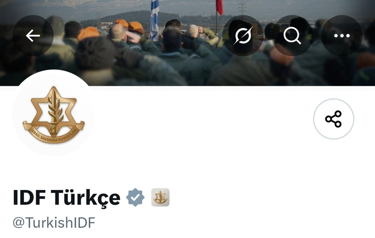 DistasteYeni's tweet photo. 📌 2 yılda binlerce hukuksuz erişim engeli getiren yetkililere SORUYORUM:

• İsrail ordusunun resmi Türkçe hesabı neden açık?

• Erişim engeli getirmeye gücünüz mü yetmiyor?

• Devlet içinde bir klik buna engel mi oluyor?

• Devlet erişim engeli getiriyor da X mi uygulamıyor?

• Türkiye - İsrail ikili ilişkilerine zarar gelmesinden mi korkuluyor?

• Sondan bir önceki tutukluğumdan sonra uzun bir süre radikal muhalif söylemlerde bulunmama müsade eden devletin; 2026 Ocak ortasında "İsrail hesabının kapanması için CİMER kampanyası" yapacağımı söyledikten birkaç gün sonra eski / bana ait olmayan / suç teşkil etmeyen paylaşımları gerekçe göstererek beni uyduruk suçlarla tutuklayıp 6 ay cezaevinde yatırması bir tesadüf müydü?

🟥 Bu sorularıma cevap verecek resmi bir Bakanlık / BTK / Yargıç veya Siber Güvenlik yetkilisi varsa, benimle bu sayfadaki 'DM' yoluyla veya devletin makamlarına / mahkemelerine verdiğim telefon numarama SMS gönderme suretiyle iletişime geçebilir, dilendiği takdirde bu mesajlar kamuoyuna kapalı kalabilir.

— Distaste / Gökberk Akbulut 

Bu arada buraya kadar okunmuşken ilgililerine duyrulur:

Geçtiğimiz günlerde sayfama erişim engeli getirildiği için bu yeni sayfadan devam ediyorum. Paylaşımı yayarak eski kitleme ulaştırabilirsiniz.