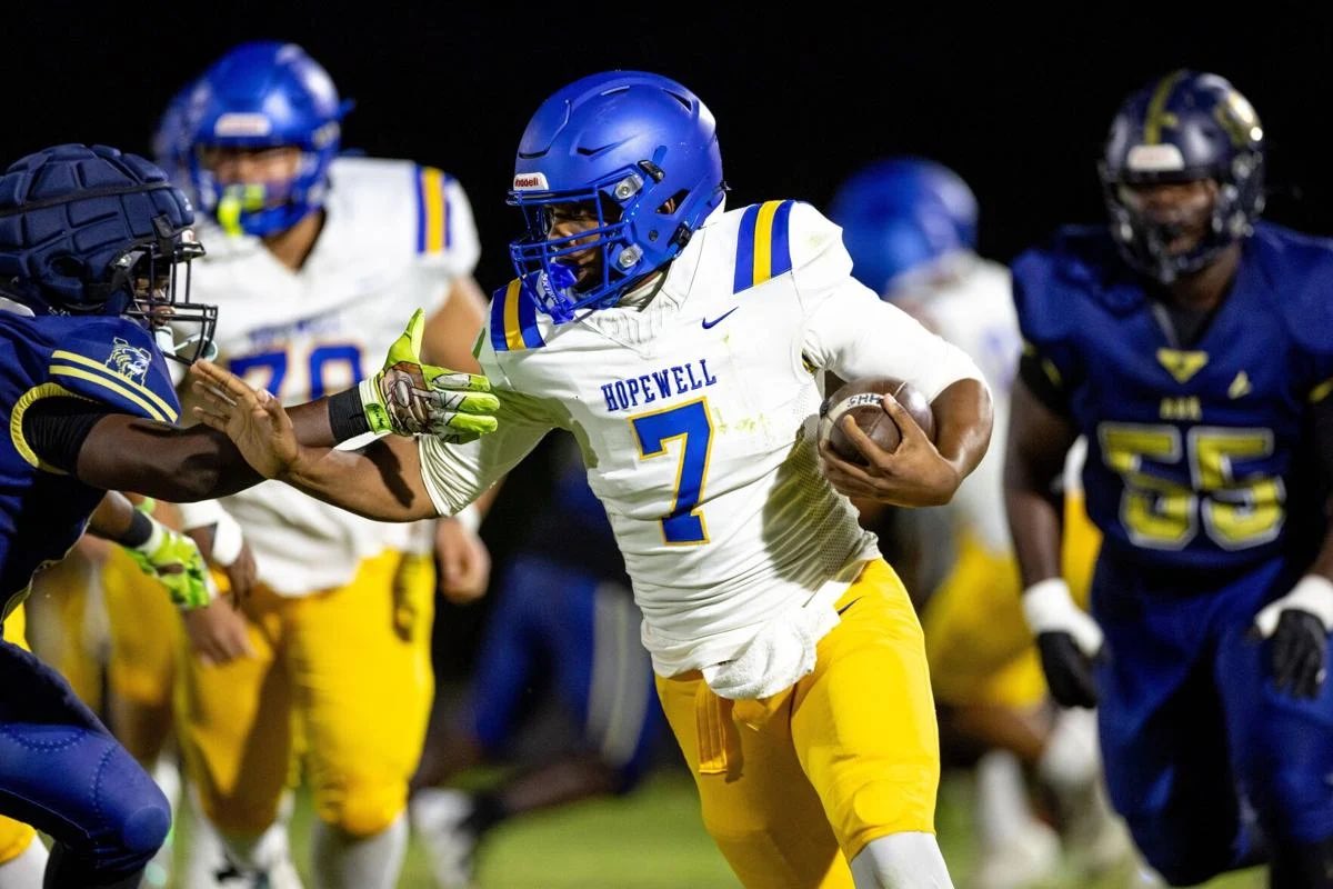 qb_king7's tweet photo. Another night, another statement. Big win for the team over Meadowbrook. I had 4 passing and 1 rushing TD! Gotta keep rolling!

#HSFB #Hudl #RecruitTok #CollegeFootball #CFBRecruiting https://t.co/ghHHE3zbsH