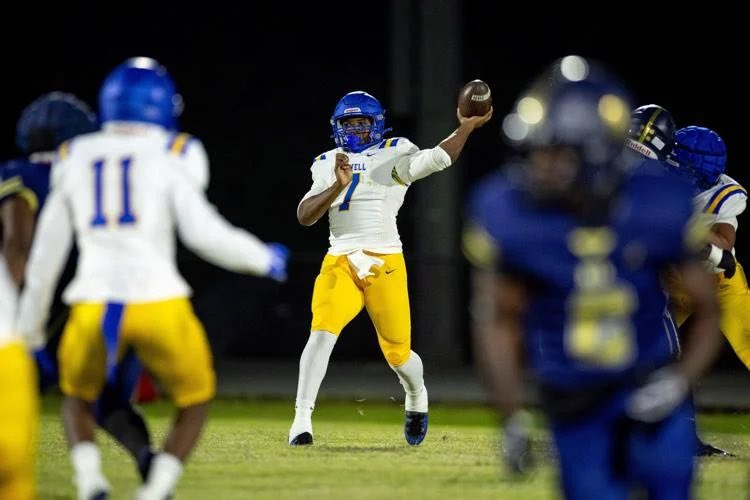 qb_king7's tweet photo. Another night, another statement. Big win for the team over Meadowbrook. I had 4 passing and 1 rushing TD! Gotta keep rolling!

#HSFB #Hudl #RecruitTok #CollegeFootball #CFBRecruiting https://t.co/ghHHE3zbsH