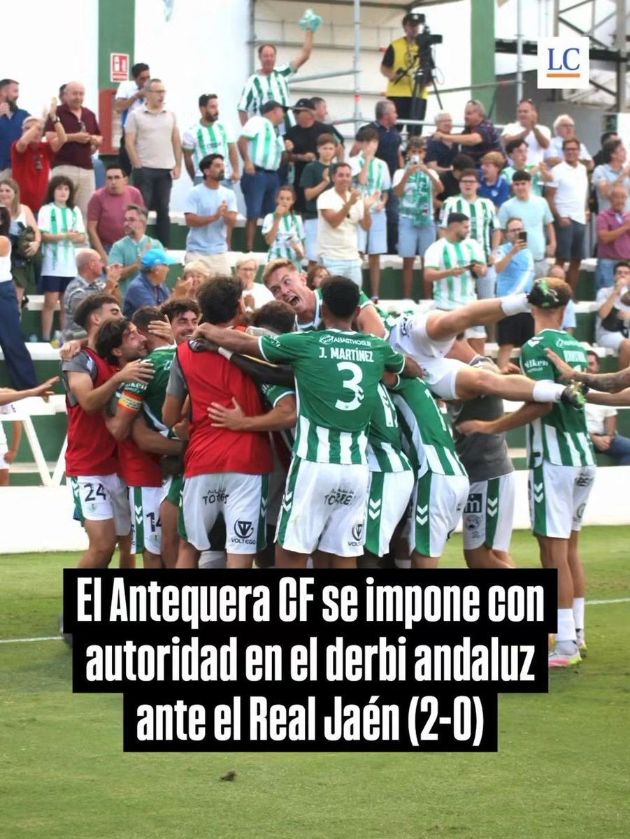 lacronica_atq's tweet photo. Fútbol | Los goles de Destiny y Zarzana dan la victoria al @AntequeraCF (2-0) en el derbi andaluz ante el Real Jaén

▶️ Los blanquiverdes fueron muy superiores a su rival y lograron sumar su segunda victoria de la temporada ante el que era colíder del grupo 2 de Primera RFEF, rompiendo así la racha de dos empates consecutivos cosechados en las últimas jornadas

🗓 El Antequera volverá a jugar liga el próximo sábado, 3 de octubre, ante el UE Sant Andreu en tierras catalanas (18:45h)