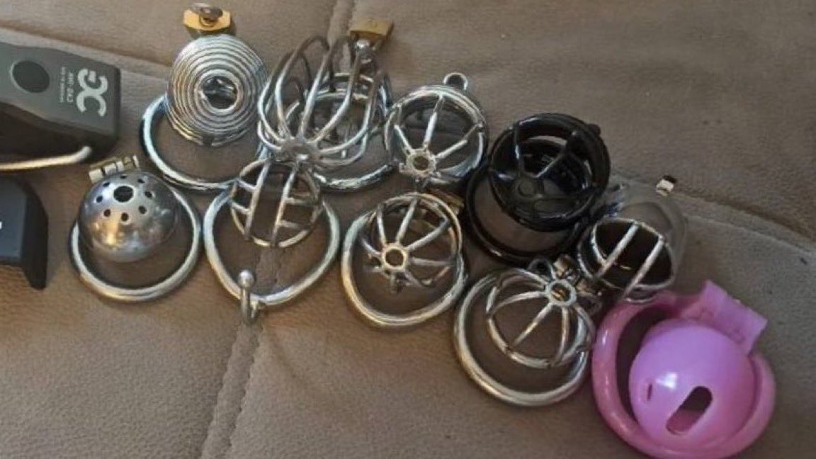 goddess_irinax's tweet photo. Locktober rückt immer näher, und meine Ideen für dich laufen mit voller Geschwindigkeit 🤭🔒
Ich möchte nur von dir wissen: Würdest du mich dich einsperren lassen? Wenn ja, mit welchem Käfig?
Ich kann es kaum erwarten, deine Antworten zu lesen 🤭⛓️🙇🏼‍♂️#herrin #sklave #paypig https://t.co/VJZ7mh67Gj