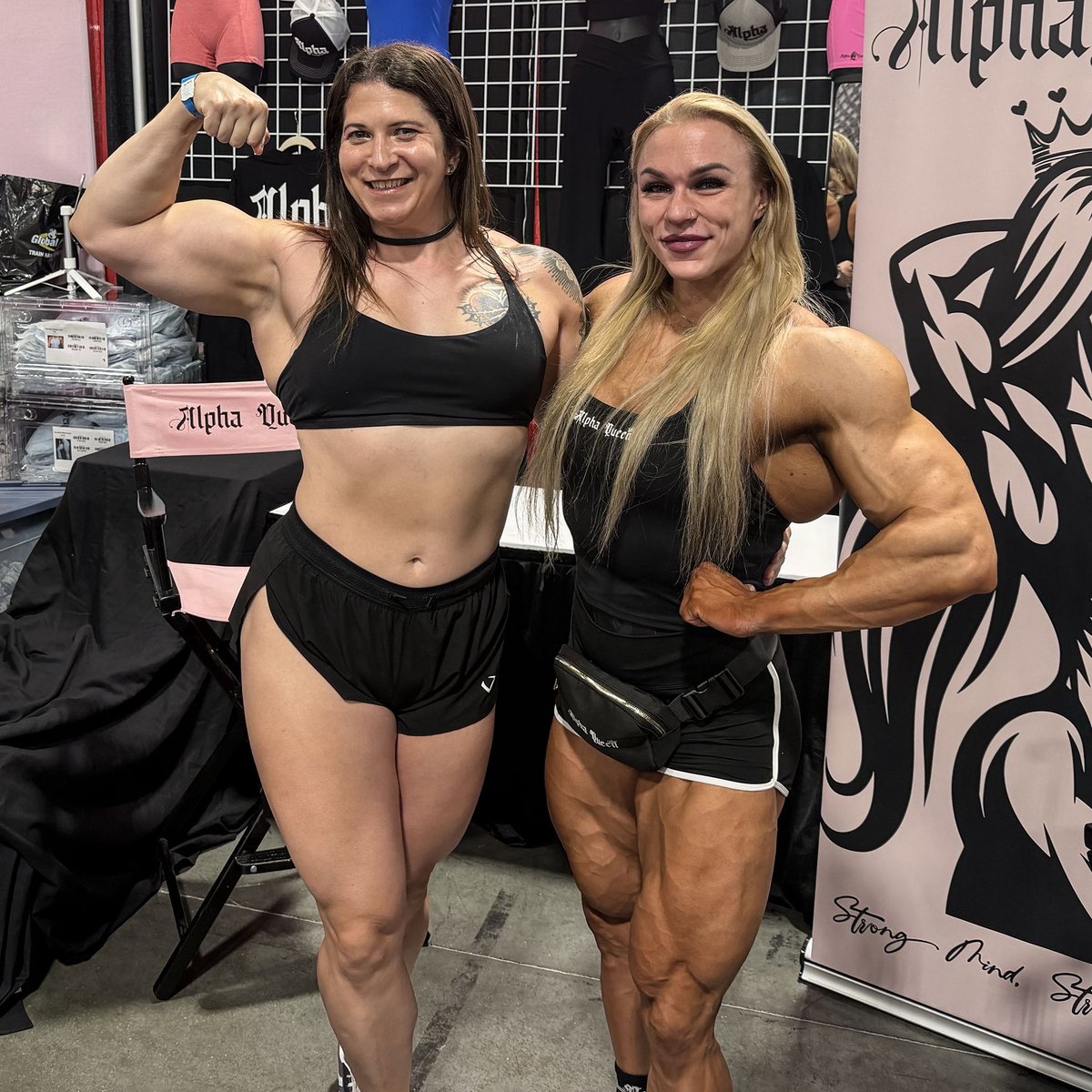 EvaSupergirl2's tweet photo. OMG Paula is freaking huge! Respect 💪🏻 https://t.co/taREFamaE1