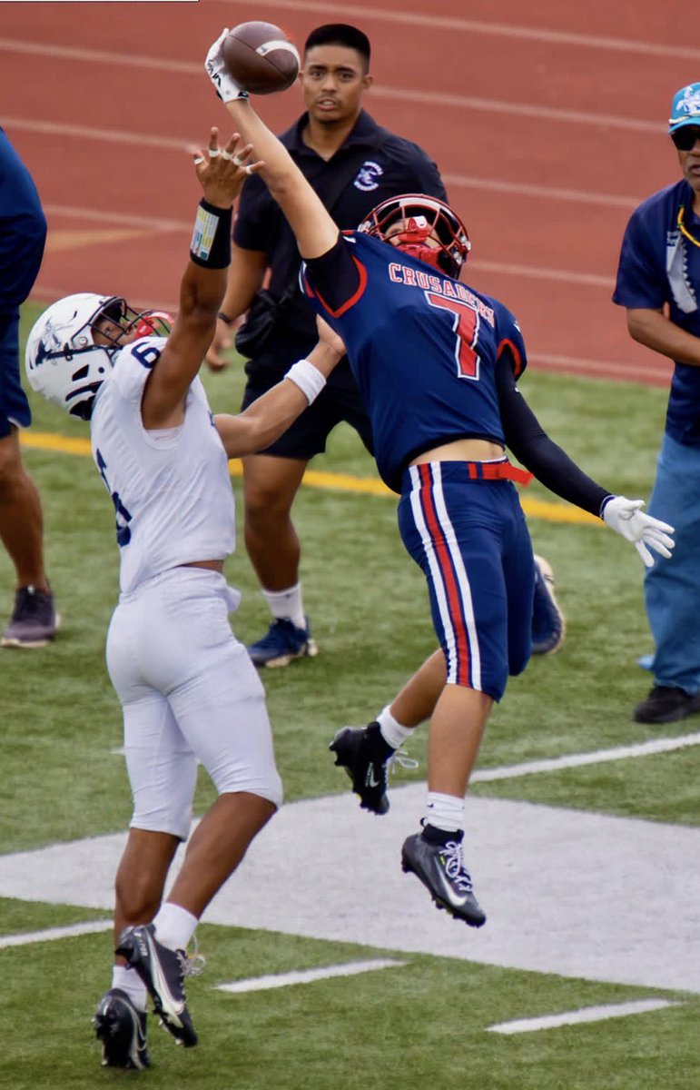 Brayden_Wolff1's tweet photo. One of my catches from this weeks game against Kamehameha. 
@BrandonHuffman @adamgorney @GregBiggins @MichaelLasquero @RobMiller808 @CoachDEarly @CoachTimmyChang @ursua05 @coach_minaya @Coach_KC84 @17keithprice @CoachDSage @skyler_ridley @coach_lafaele @CoachEpefanio https://t.co/1IQuZuJkJL