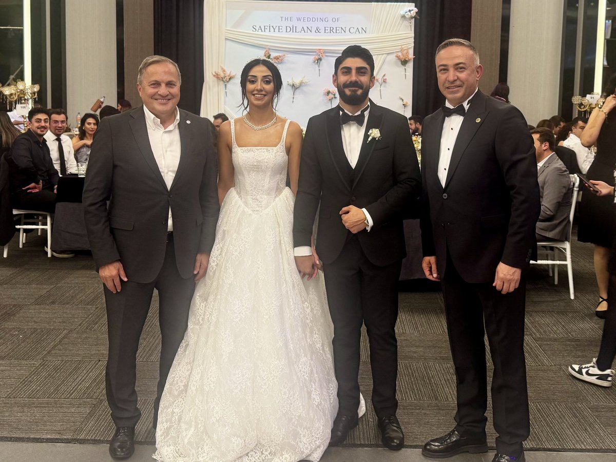 Seyit_TORUN's tweet photo. Genel Başkanımız Sayın Özgür Özel ve kıymetli milletvekillerimiz ile birlikte, Çorum Milletvekilimiz Sayın Mehmet Tahtasız’ın kıymetli evladının düğününe katıldık.

Genç çiftimizin mutluluğuna ortak olmaktan büyük memnuniyet duyduk. Kendilerine bir ömür boyu sağlık, huzur ve mutluluk diliyorum.
