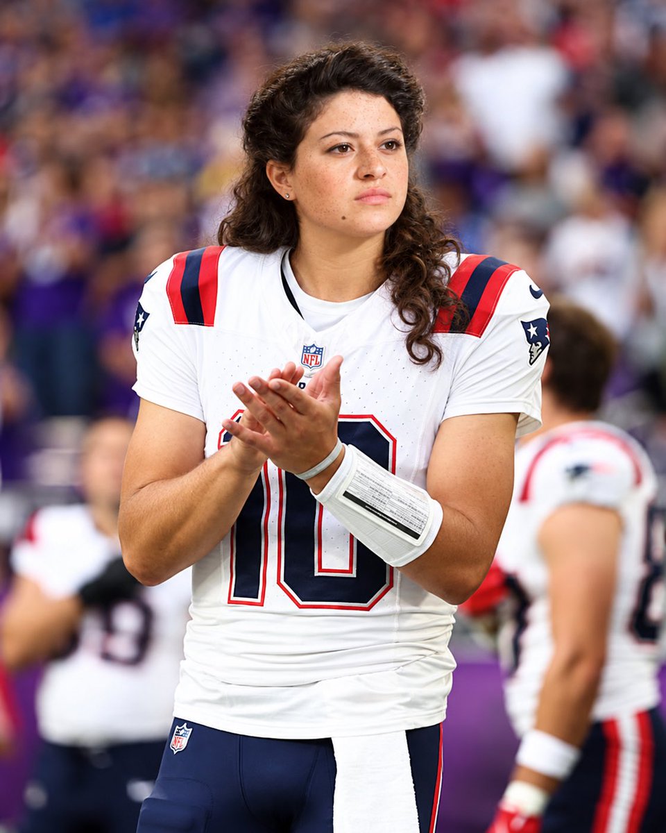 SquatchMuse's tweet photo. @BillSimmons https://t.co/LgFcQyIhUG