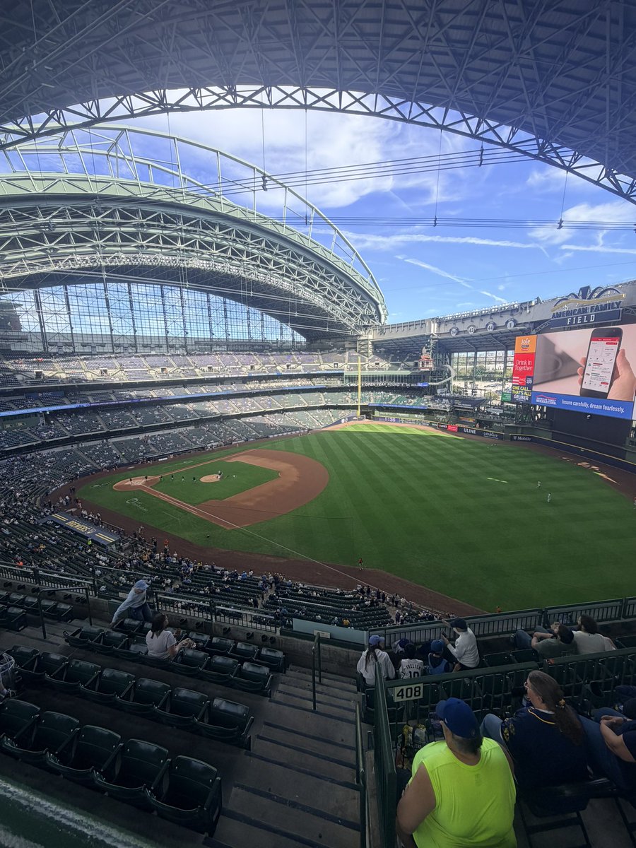 treysmacksznn's tweet photo. Packers might suck but at least we have the BREWERSSS https://t.co/2BUKgarSq1