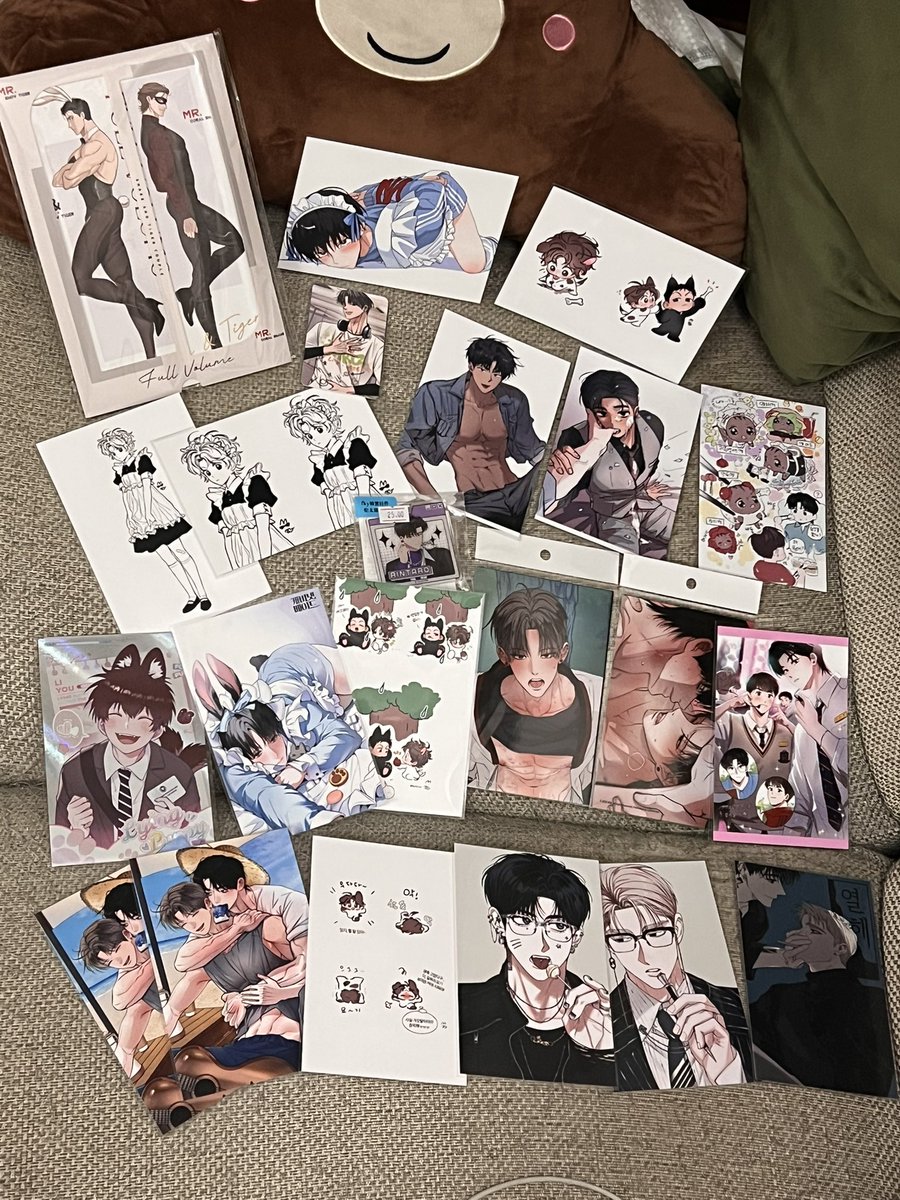 EnnFmoO's tweet photo. 前几天在市集搜罗到的好货🤤爽啊
大部分是我的有的是我闺蜜的嘿嘿😌 https://t.co/9w9Dt4cVFg