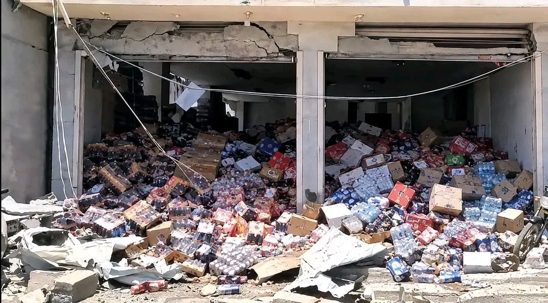 AlkamlMalk71095's tweet photo. بعد ما تم فضحهم ..وان الكراتين لم تهتز من الضربه 
رجعوا نزلوا صوره أخرى 
شاهدوا 
👇
🤭🤭

#الحوبان 
#تعز
#باب_المندب
#الوازعيه https://t.co/jqrfJLyizE