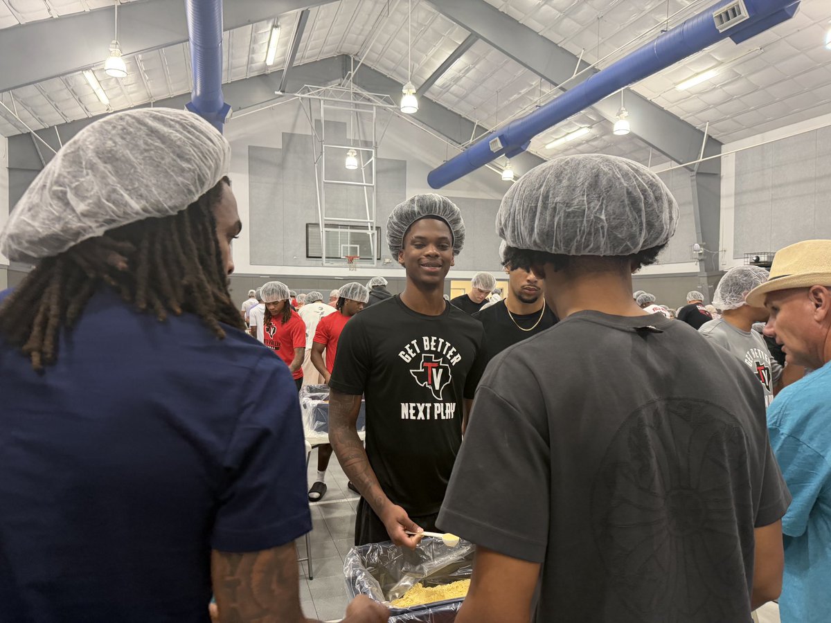 THEVALLEYMBB's tweet photo. Serving our community beyond the court. ❤️

Our guys spent the day giving back at First United Methodist Church of Athens, helping pack meals for families in need. We’re proud to see our Cardinals continue to make an impact not only on the court, but in the community. https://t.co/TOuoSGh5xc