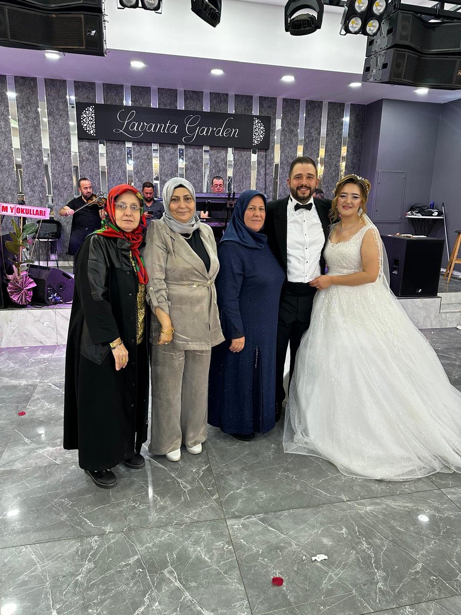 AkadinEskisehir's tweet photo. Yönetim Kurulu Üyemiz Ayten Kaya’nın oğlu Murat’ın düğün merasimine katılarak bu mutlu günlerinde yanlarında olduk.

Rabbim genç çiftimize bir ömür boyu huzur, sağlık ve mutluluk nasip etsin. Allah mesut etsin. https://t.co/c5S3tXHGtm