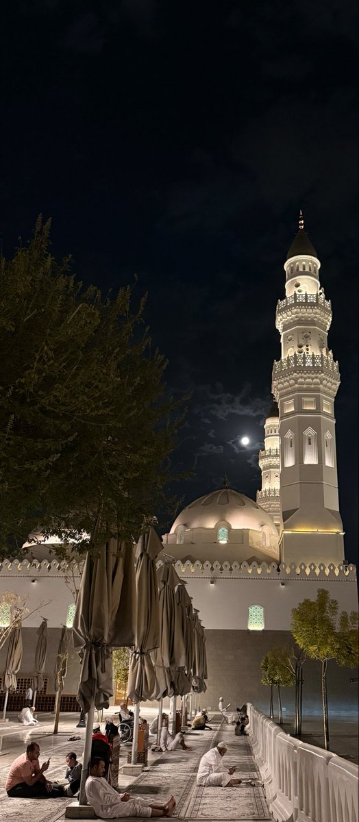 da_x988's tweet photo. « البدرُ من سماء مسجد قُباء🤍 » https://t.co/7AWdunWCiR