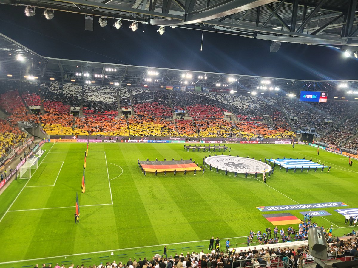 AZ_Strasser's tweet photo. Schwarz, Rot, Orange, Gold?
#DFBHellas https://t.co/DRTo6zOdRA