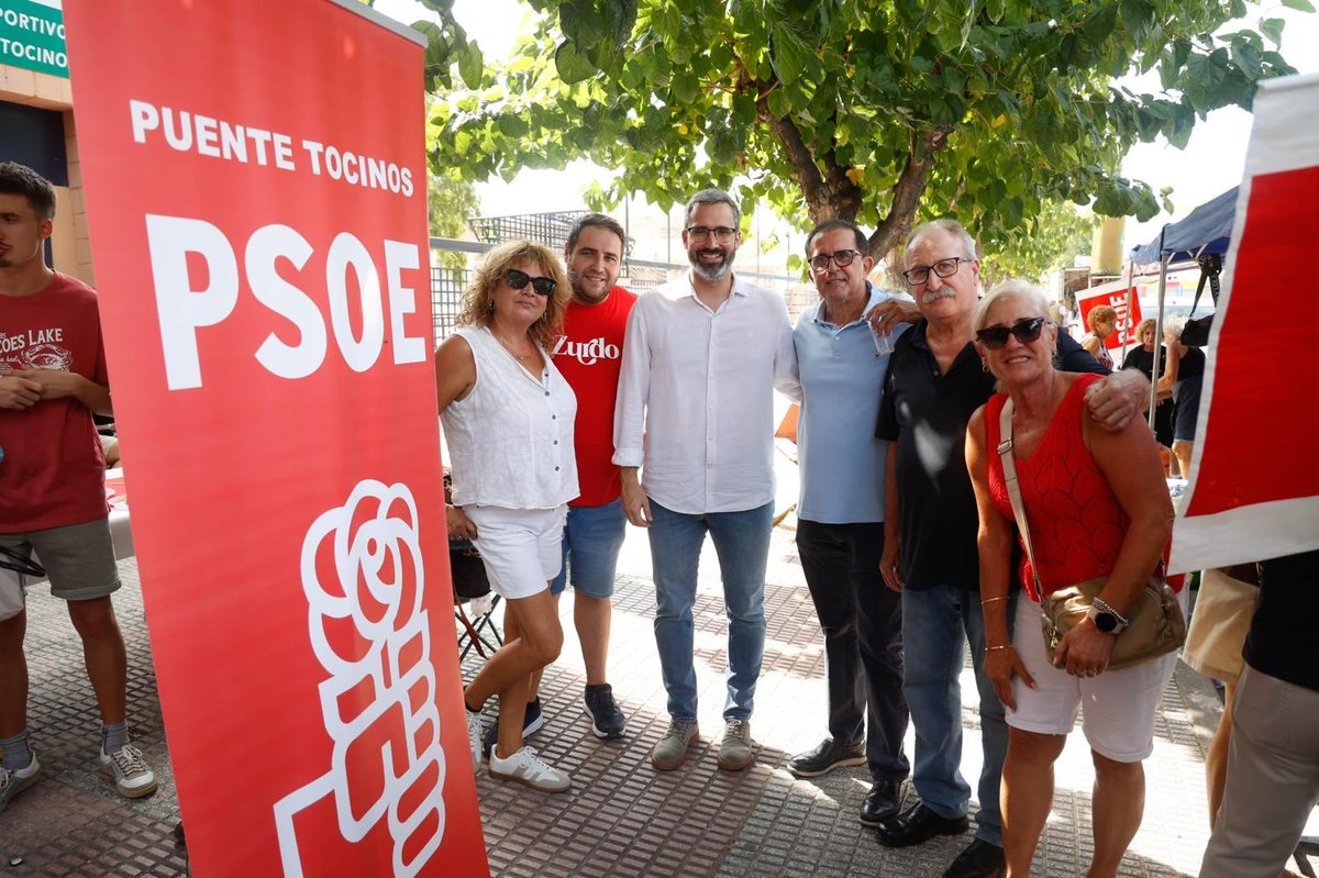 Lucassayala's tweet photo. Los vecinos y vecinas de Puente Tocinos llenan la Avenida Región Murciana para disfrutar del tradicional Día de los Arroces.

Un placer compartir este día tan especial con tantos compañeros y amigos. https://t.co/tsbsjc4YmA