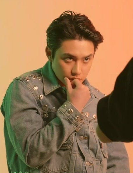 dyophd's tweet photo. WHAT THE HELLLLLLKL HES SO FUCJING PRETTY OH MY GOD😭 https://t.co/aZ44K1RC7A