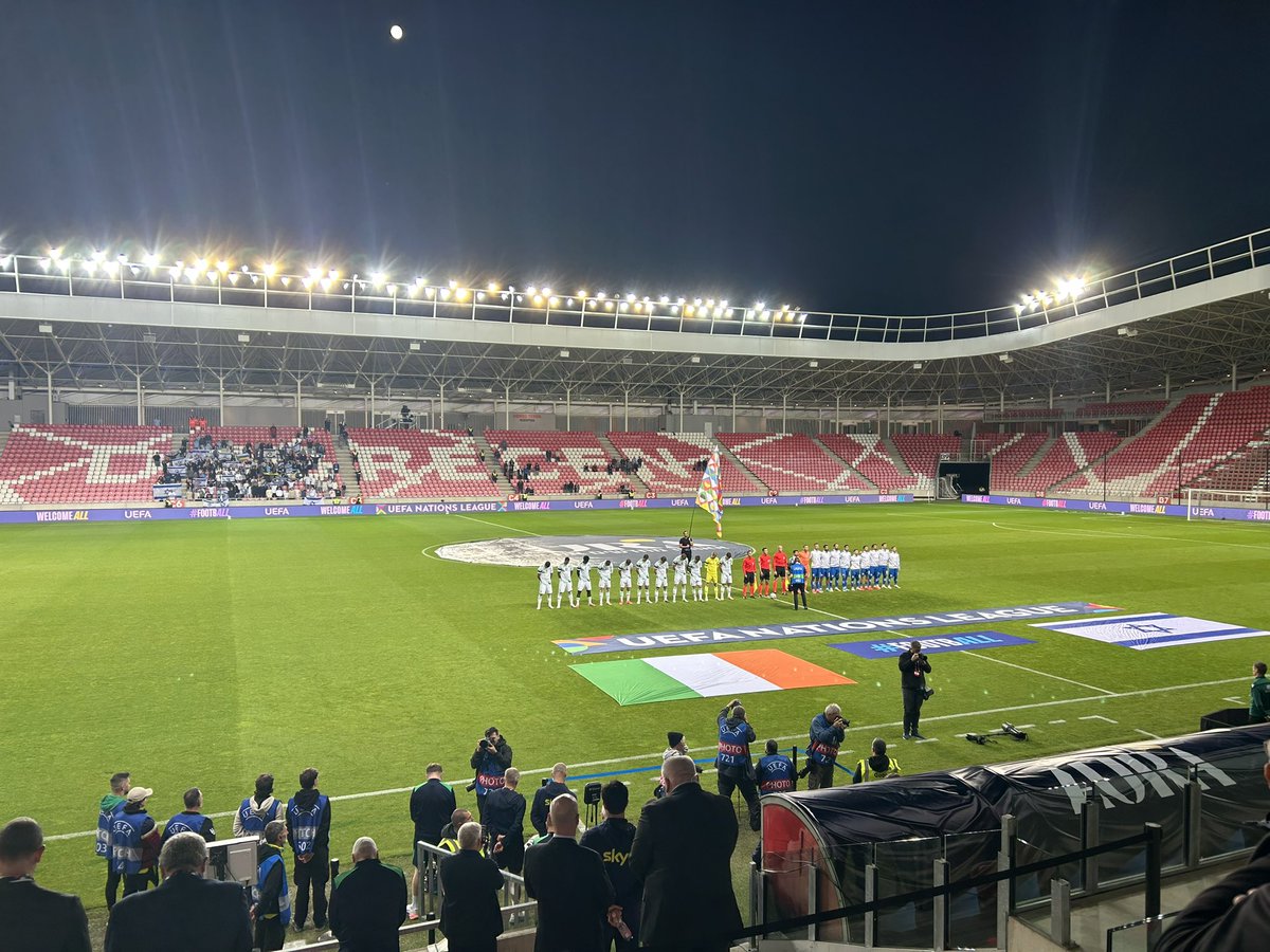 McDonnellDan's tweet photo. Heads of the Irish players bowed during the Israeli anthem https://t.co/1tokMsVFC7