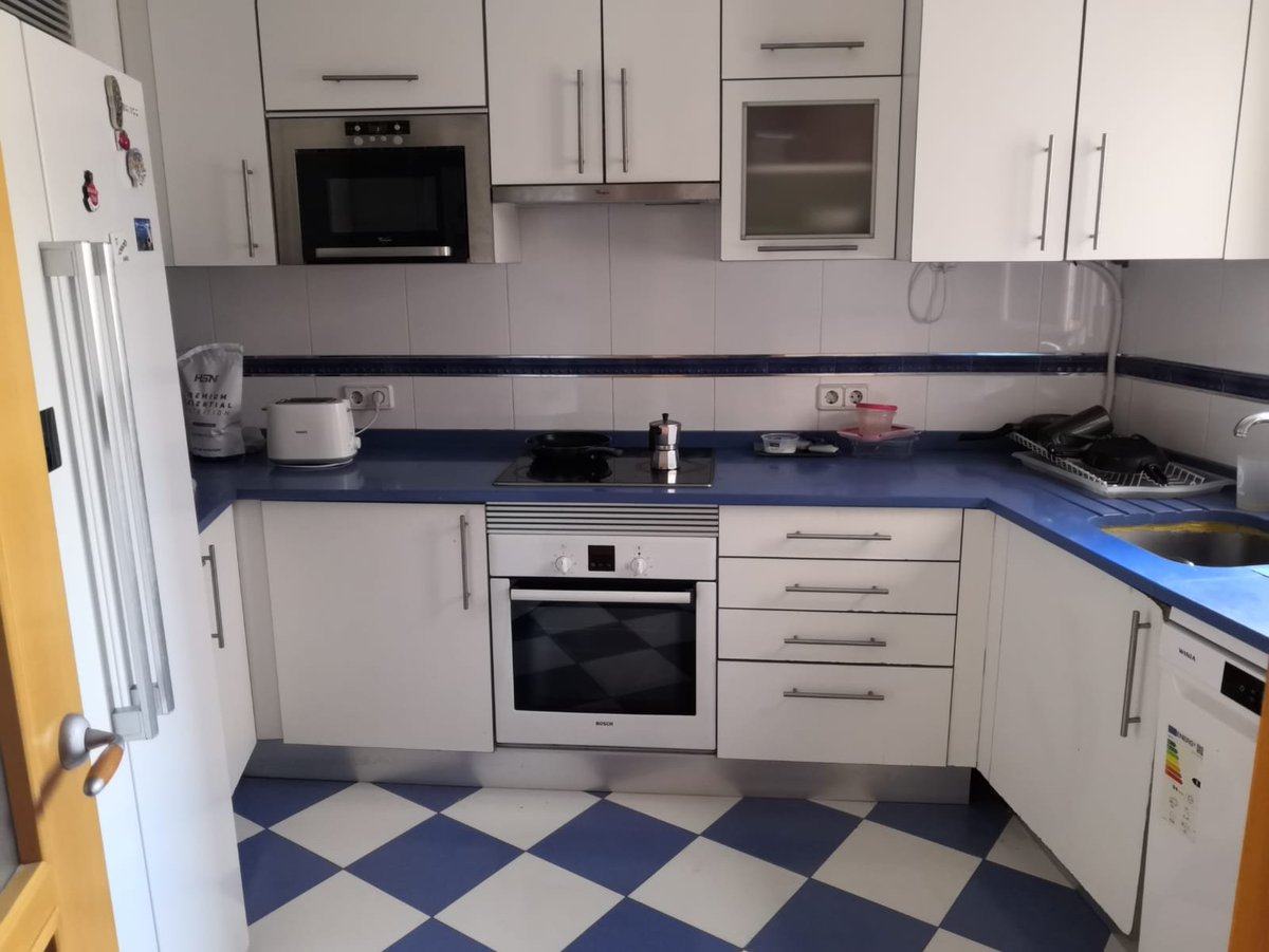 MariaaMG10's tweet photo. Se alquila una habitación en Madrid (zona Ríos Rosas), para vivir 3 en total en la casa (a poder ser chicas). 
Casa amplia y luminosa con salón grande, balcón exterior, y dos baños. Para entrar a vivir en noviembre.
Se busca compañero de piso con trabajo, responsable y tranquilo. https://t.co/9dvlUb8jiQ