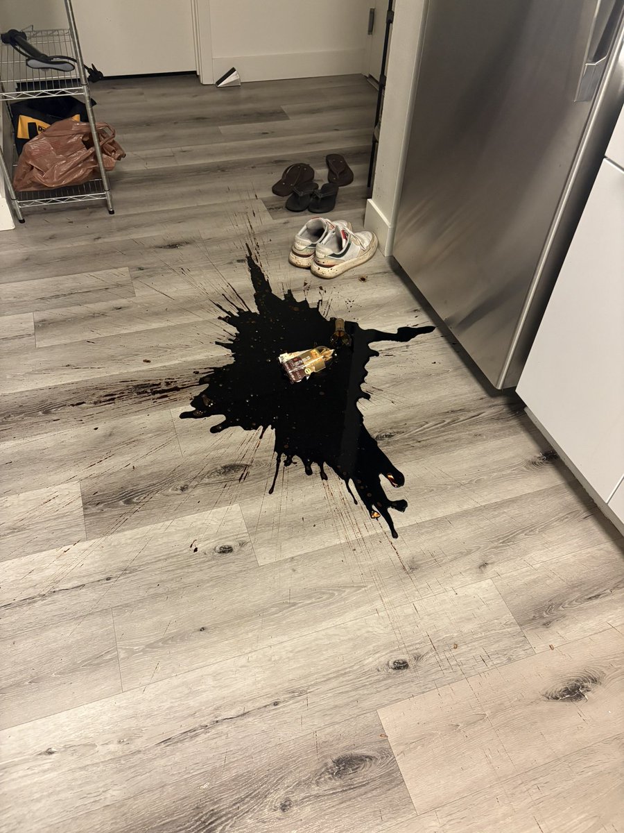 srvoltmike's tweet photo. My soy sauce spilled over and now it looks like my parents’ divorce https://t.co/QtRZpAETcF