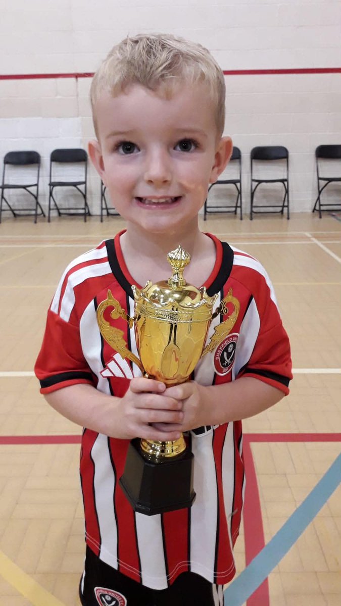 FootballingSup1's tweet photo. George had a great session and was Kings Rochester Superstar of the week. He excelled in our passing challenge and showed great dribbling and finishing skills in colour gates. Keep up the great work! https://t.co/aGZH5kL5LE