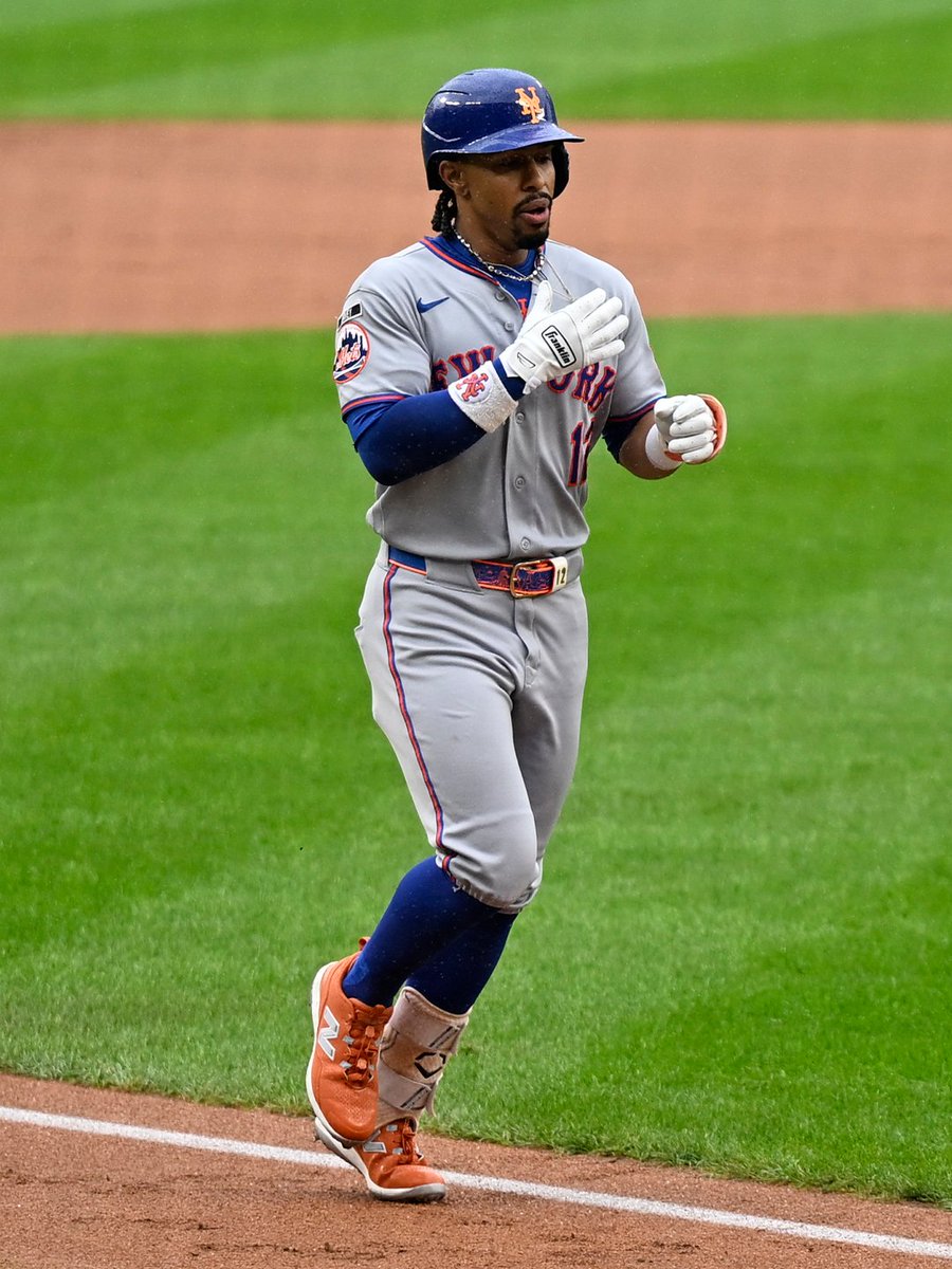 Mets's tweet photo. Shortstops to have 300+ home runs and 200+ stolen bases in their career, MLB history:

- Francisco Lindor https://t.co/hZz6548Guv