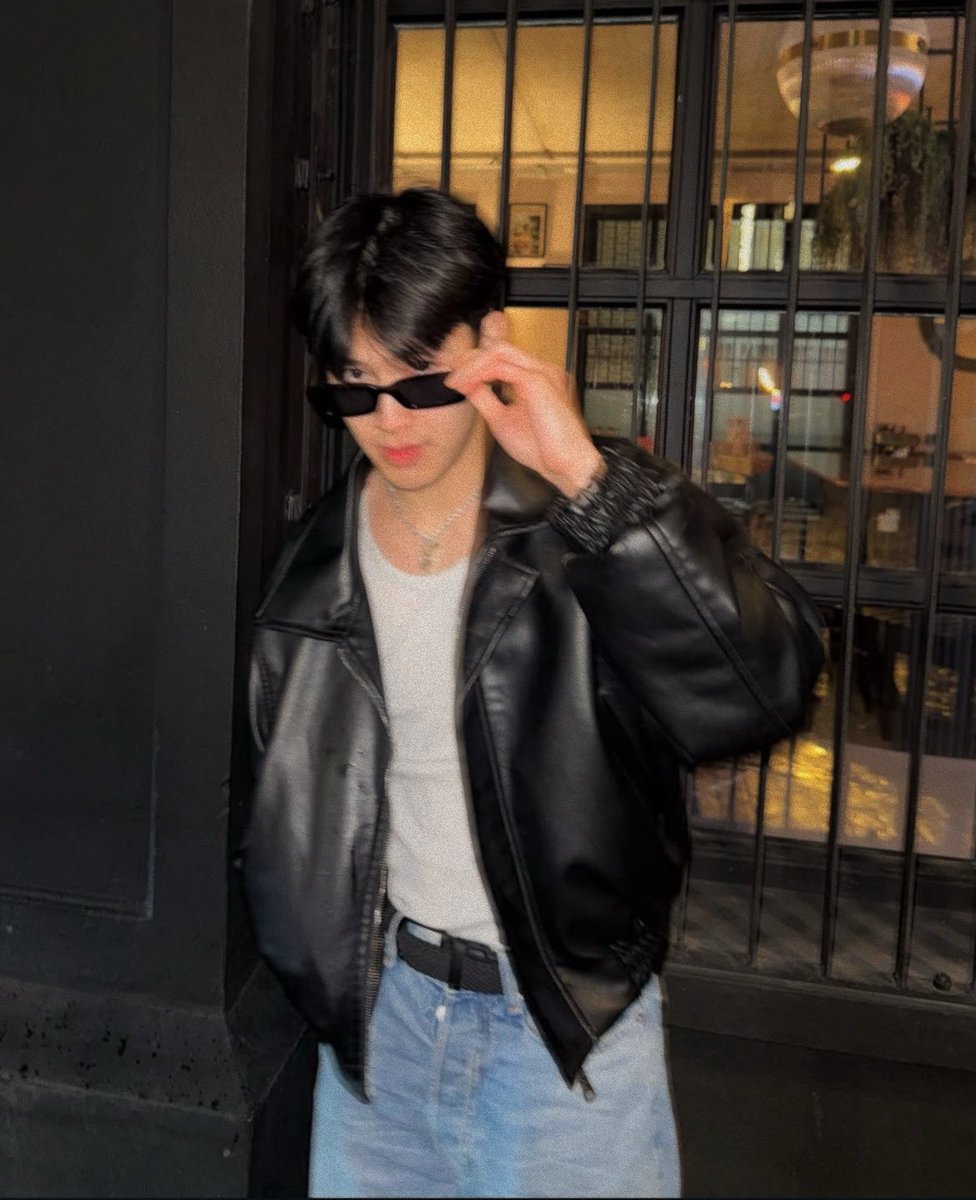 hraveth's tweet photo. ⠀ 

         @ jules.kang ໒꒱ 280926
⠀⠀⠀              # update 

paris. tu m'as tellement manqué. you’re still as beautiful as i remember.

⠀ ⠀ https://t.co/zuJz7TCNME